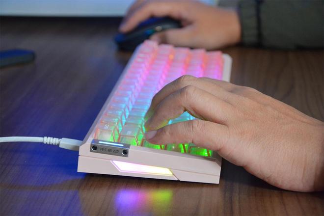 满ATK RS6 Air磁轴电竞键盘体验j9九游会登录猛粉机甲风颜值性能全方位拉(图11)